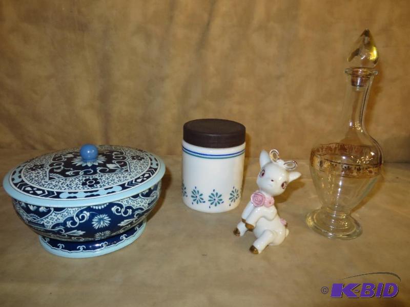 Very PRETTY BLUE ON BLUE TIN with s...