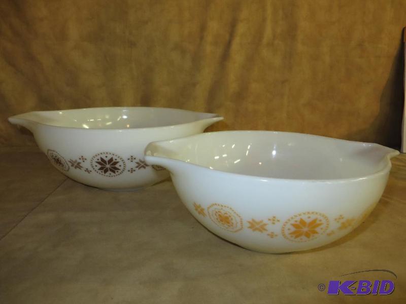 2 PYREX BOWLS one 2 12 qt and one ...