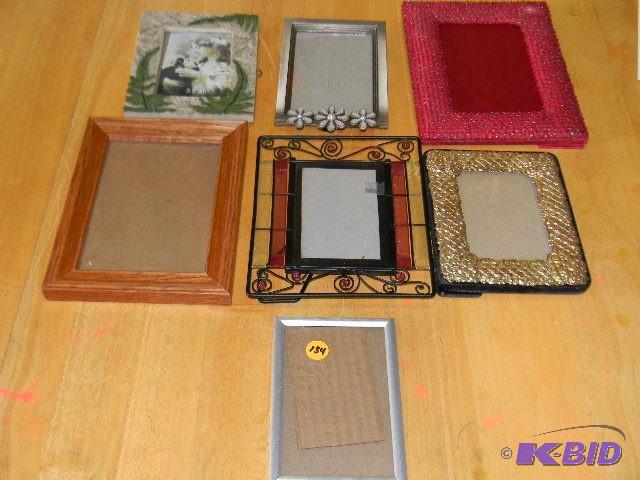 Lot of 7 picture frames...
