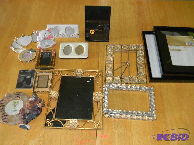 Lot of 15 picture frames...
