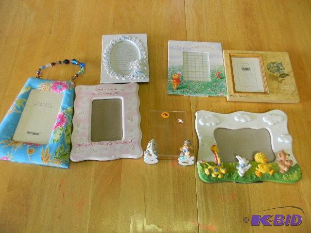 Lot of 7 picture frames...