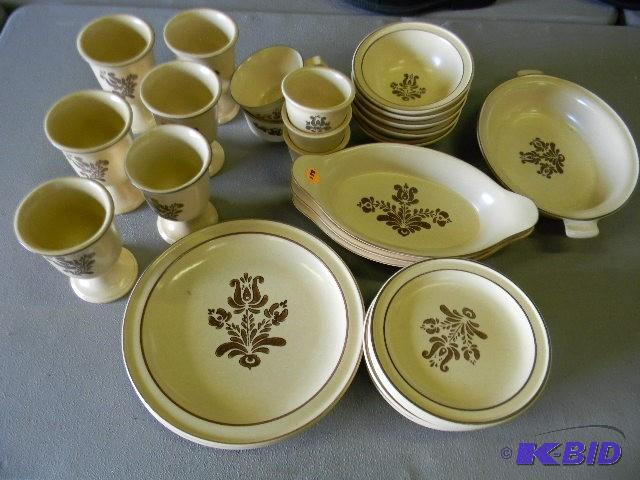Pfaltzfraff dishes - 27 pieces tota...