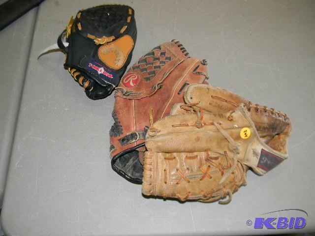 Lot of 3 left-handed baseball glove...