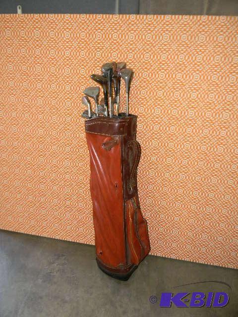 Lot of right-handed golf clubs in g...