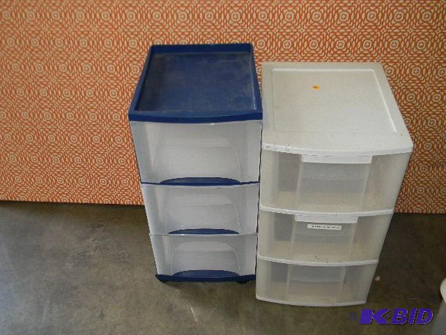Lot of 2 Rubbermaid storage...