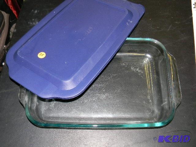 Pyrex 12&quot pan with lid...