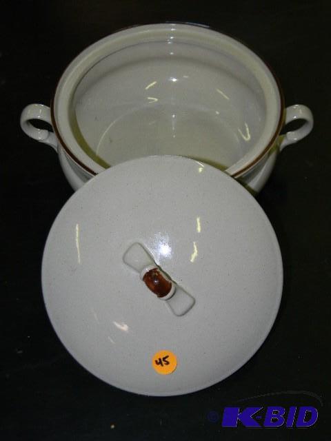 6-qt. bowl with lid...