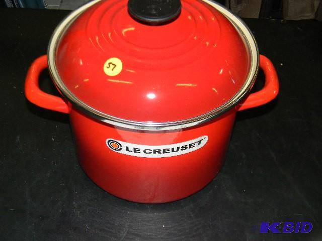 Le Creuset 6-qt. pan and lid...