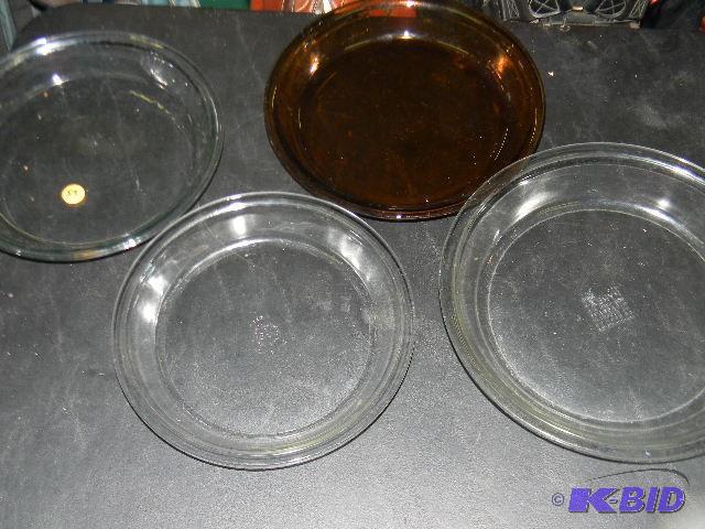 Lot of 4 glass pie pans...
