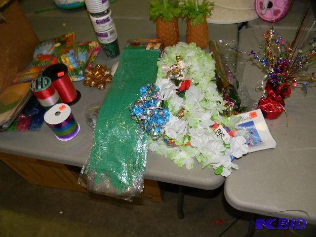Lot of misc. party supplies - all p...