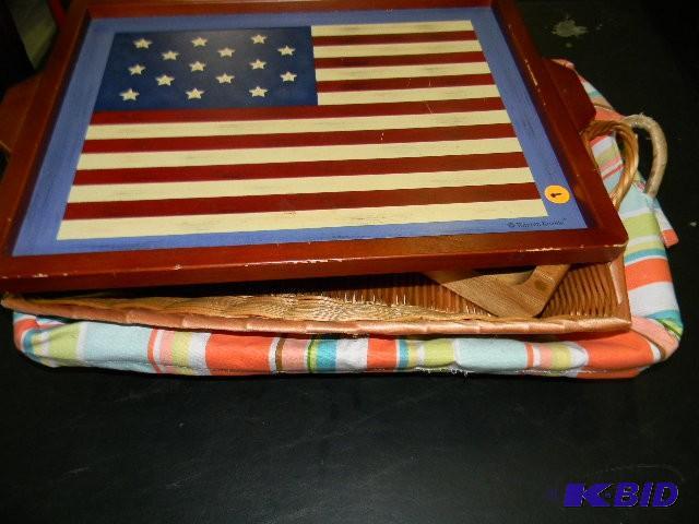 Lot of 3 trays - one with pedestal...