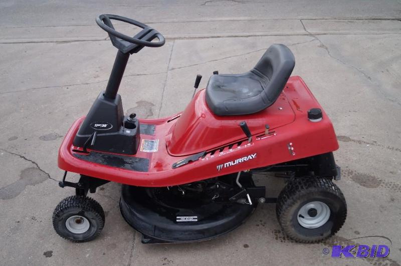lot 3 image: Riding Mower