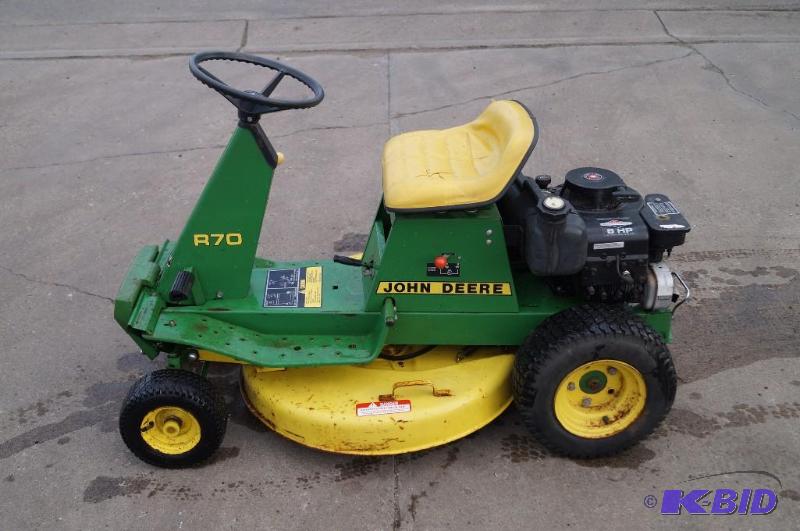 lot 6 image: Riding Mower