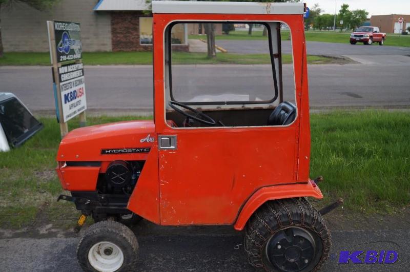 lot 8 image: Ariens Lawn Tractor