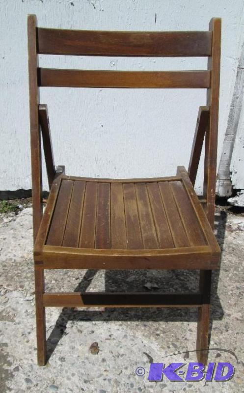 Wooden folding deck chair in perfec...