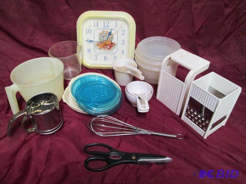 Lot of miscellaneous kitchen items....