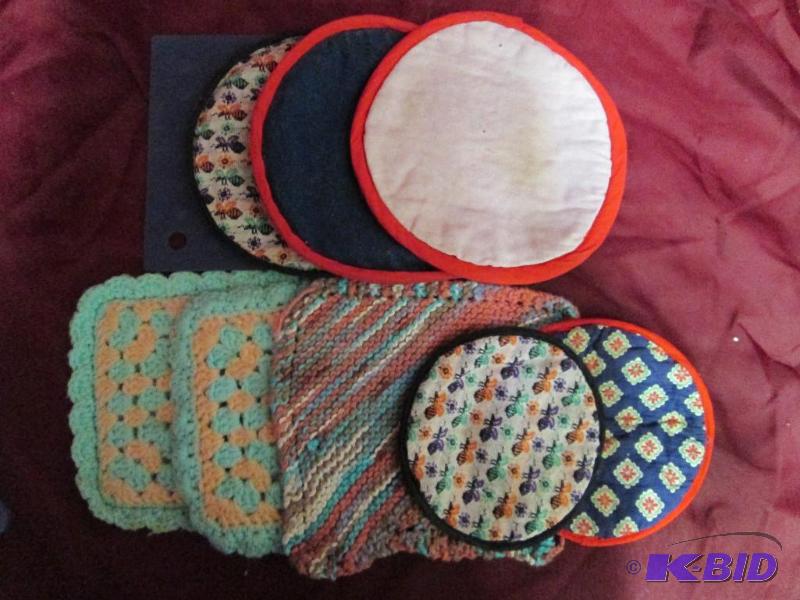 Lot of 8 very nice hot pads, most h...