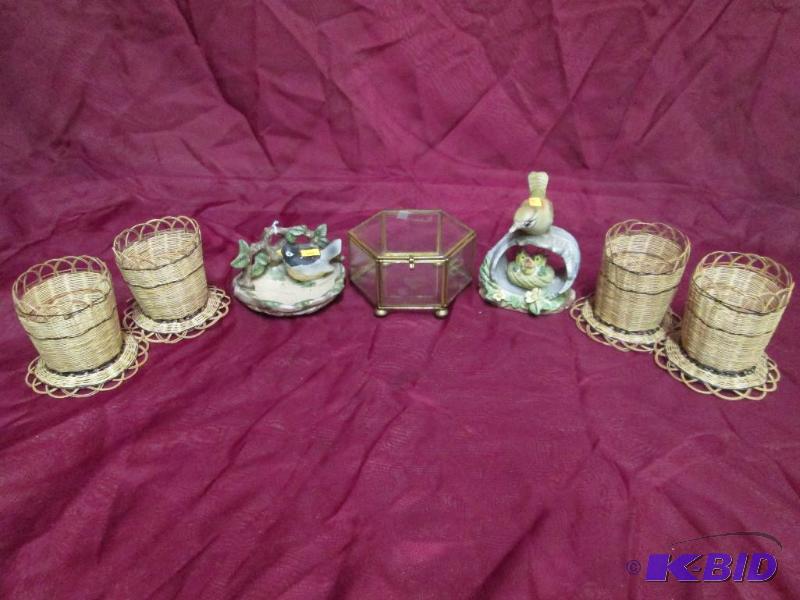 Lot of miscellaneous household dcor...