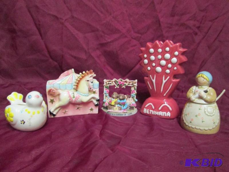 Lot of vintage porcelain figures al...