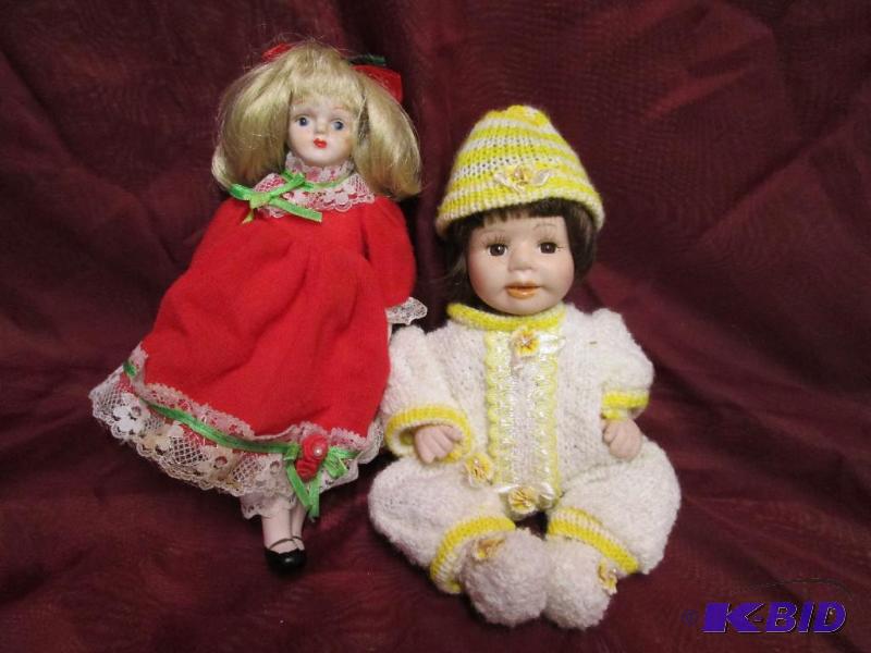Pair of vintage porcelain dolls in ...