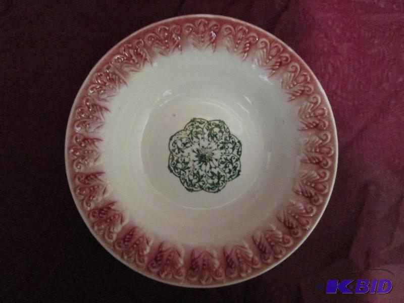 Vintage serving bowl with a nice gr...