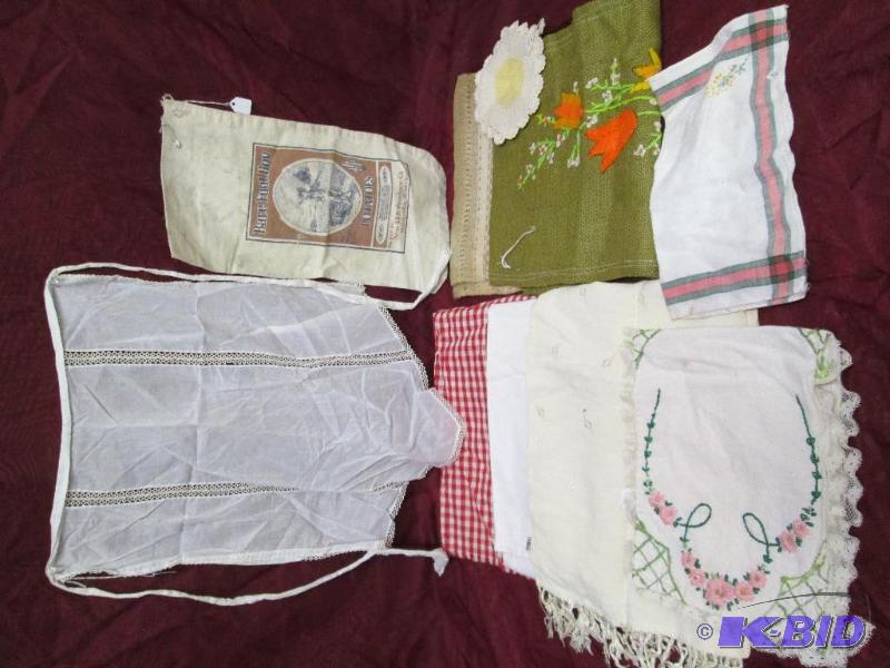 Lot of vintage tableclothes, runner...