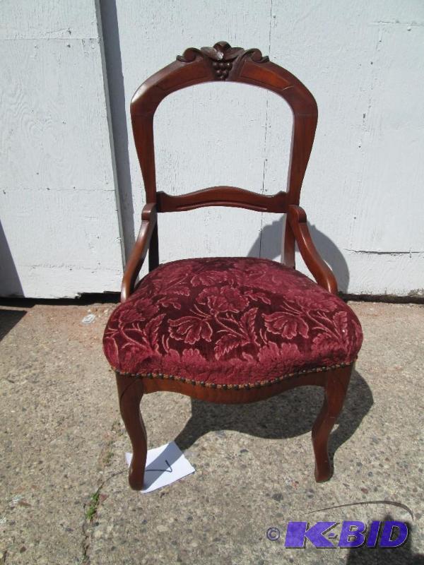 Gorgeous sitting room chair with re...