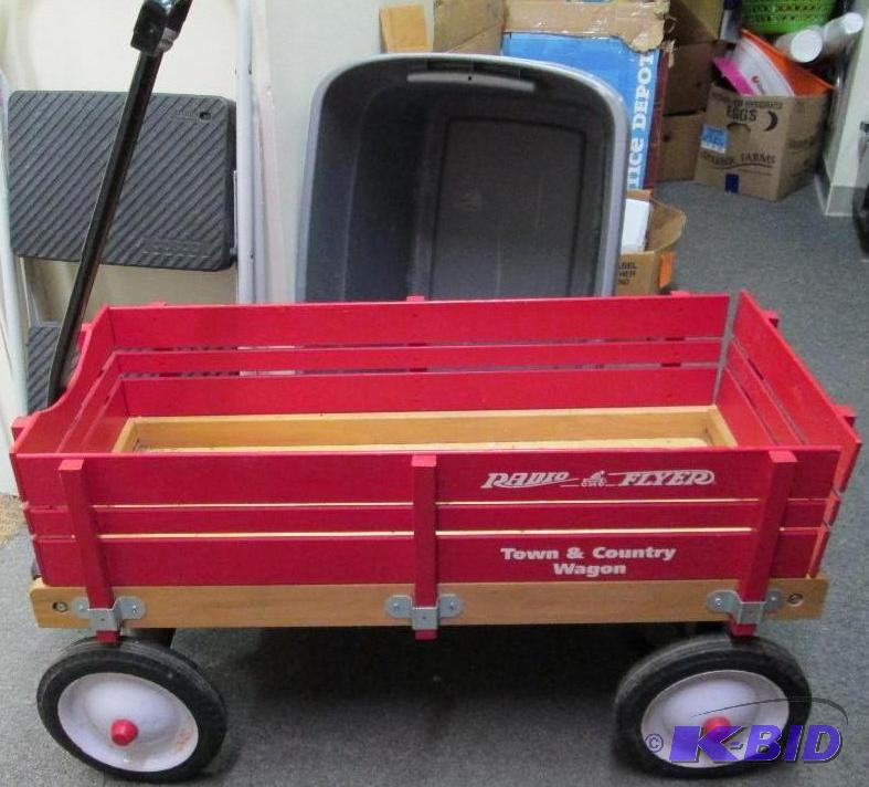 Radio Flyer Town &amp Country Wago...