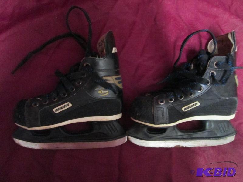 lot 23 image: Pair of Bauer hockey skates size 7 ...