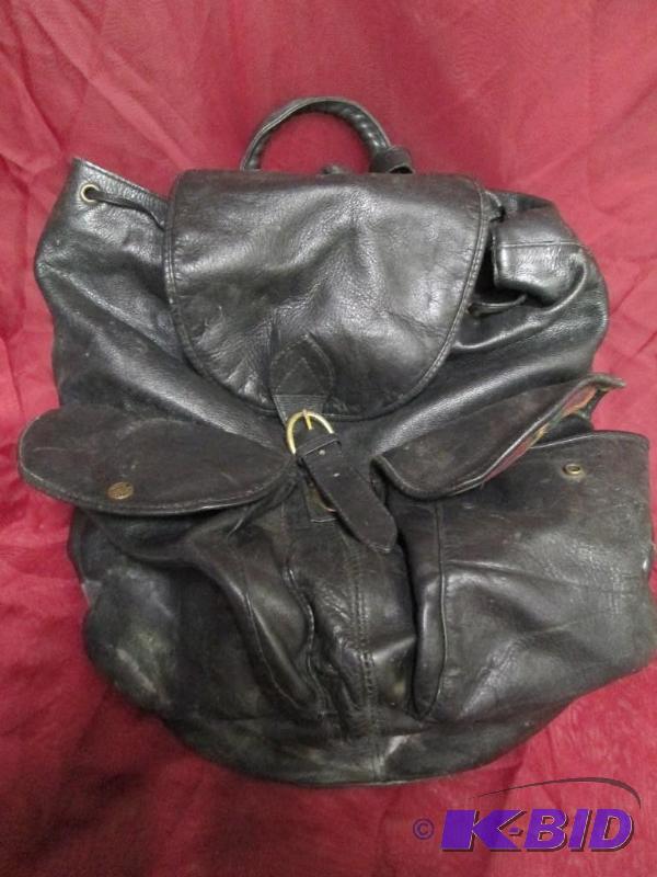 lot 25 image: Nice black leather satchel with ext...