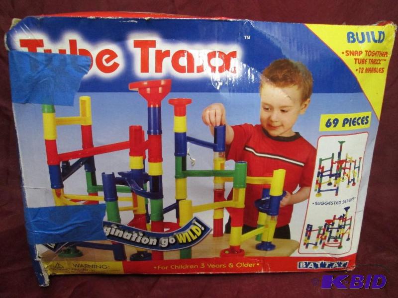 lot 31 image: Full box of Tube Traxx building toy...