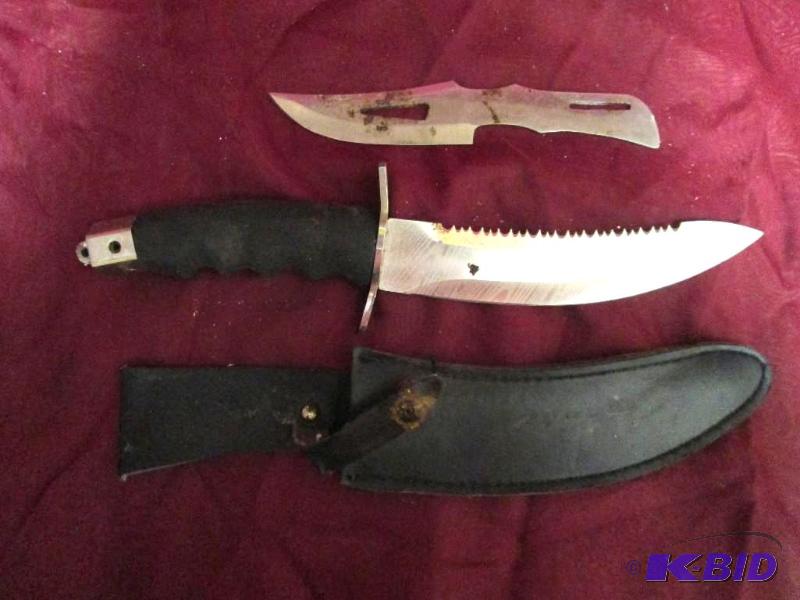 lot 40 image: Pair of hunting knives....