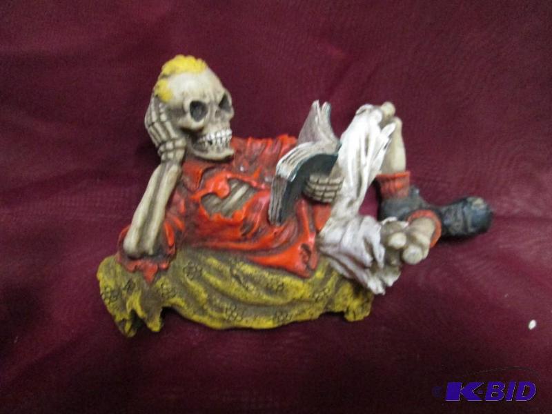 lot 42 image: Resin shelf sitter - skeleton readi...