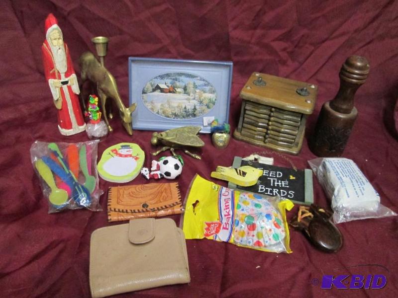 lot 46 image: Lot of miscellaneous household deco...