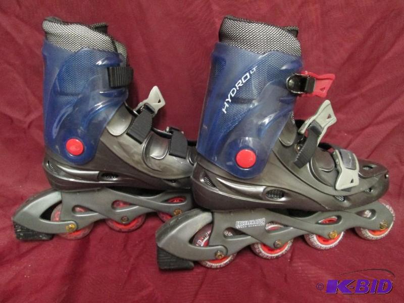 lot 52 image: Pair of Hydro LT rollerblades. Size...