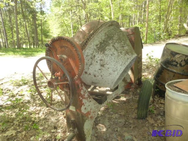 Cement Mixer Powered By 8-10 hp Bri...