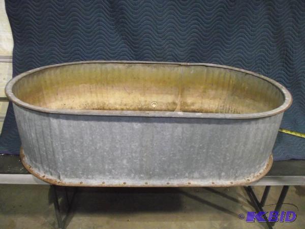 lot 16 image: Water Tank   Owner states no leaks ...