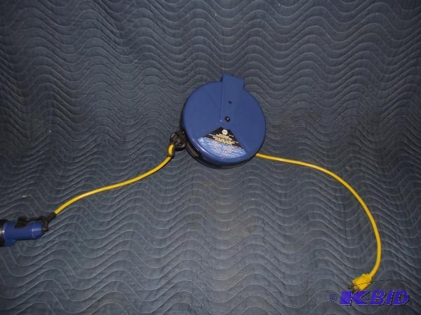 lot 20 image: Light With Retractable Cord...