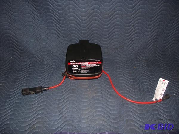 lot 21 image: Retractable Multi Outlet Plug In...