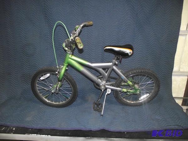 lot 22 image: Mid Size Kids Bike...