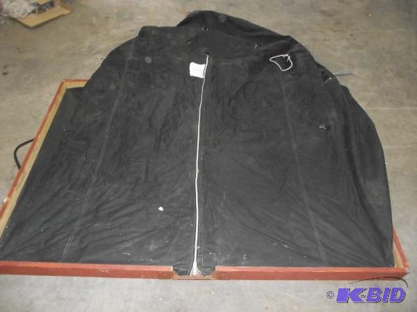 lot 24 image: Suitcase Style Fish House   1 Spear...