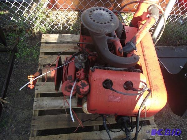 lot 27 image: V-4 Wisconsin Engine   Serial # -43...