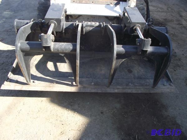 lot 3 image: 74" Bobcat Grapple Bucket   Wa...