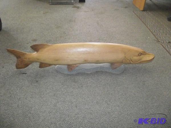 lot 4 image: 44" Carved Muskie   Local guy ...