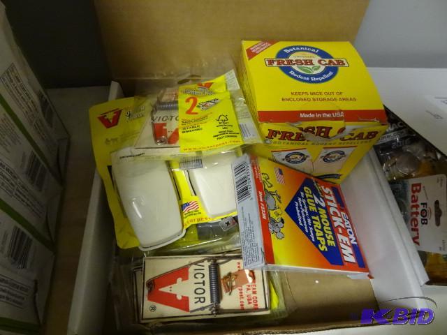 New large lot mouse traps and repel...