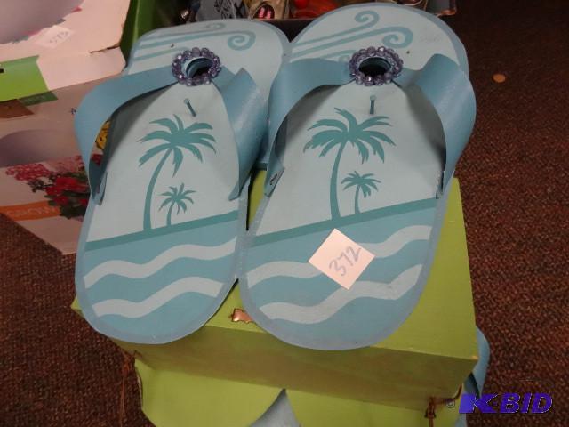 Qty 3 Sandle themed bird houses...
