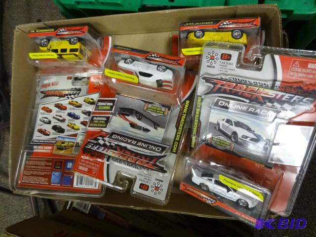 Qty 5 New lot of Tracksters 164 sc...