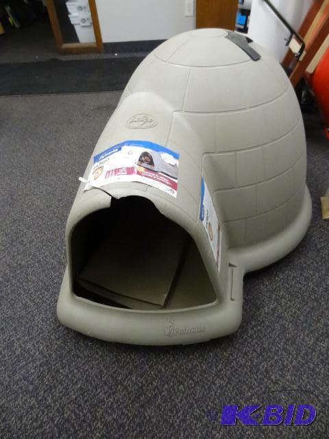 New Petmate Indigo Igloo Dog House ...