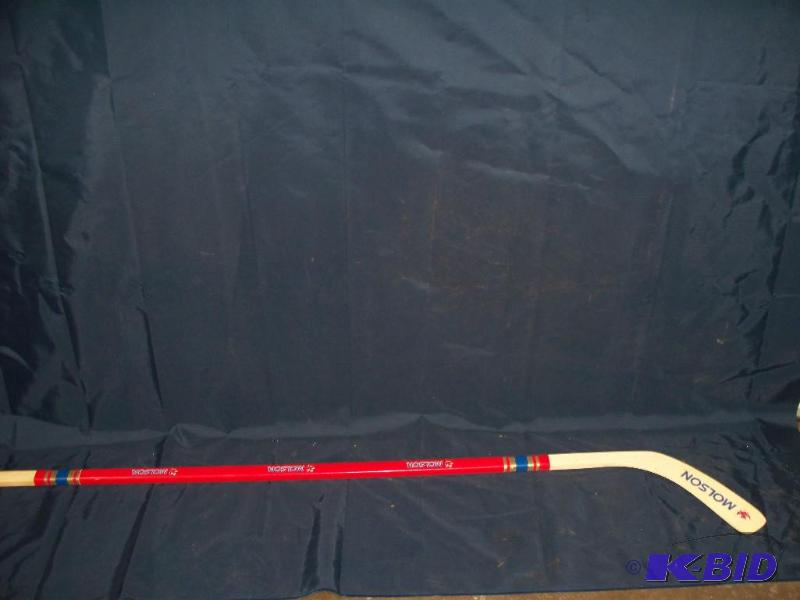 lot 23 image: MOLSON HOCKEY STICK...