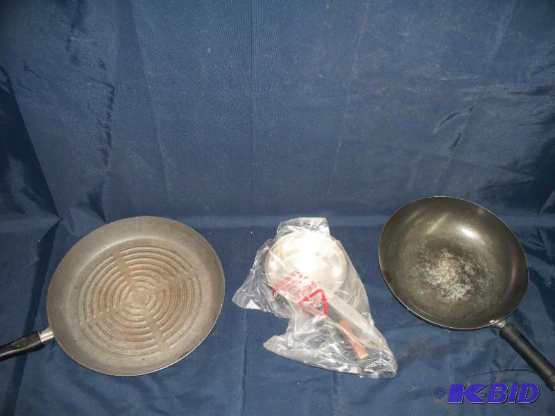 lot 26 image: 2 FRYING PANS AND A SAUCE PAN NICE ...